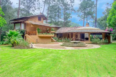 Image de Casa Avándaro with pool, River, Woods and Cook!