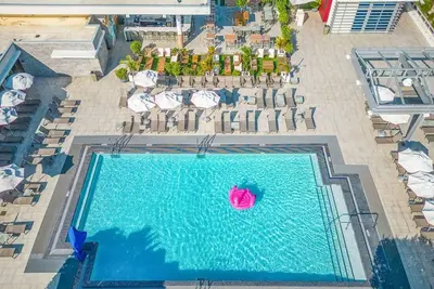 Image de Apartment with Rooftop Pool| Hollywood Beach