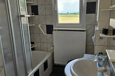 Image de GemĂĽtliche Zwei Zimmer Wohnung mit KĂĽche und Terrasse