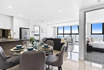 Image de Modern Luxury 3 Bedroom Unit with Ocean View (Meriton 6609 - 5n - Nb)