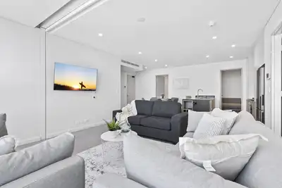 Image de Modern Luxury 3 Bedroom Apartment with Ocean View (Meriton 6609 - 7n - Nb)