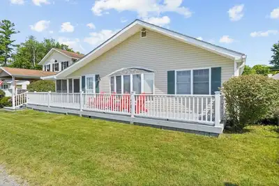 Image de Honeoye Lakefront | Kayak | 4 Br | Fire Pit | Flx