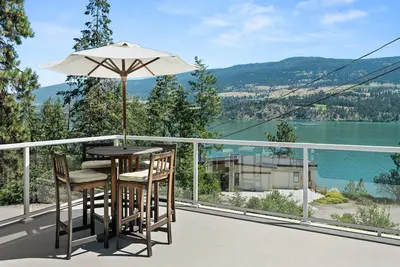 Image de Ponderosa | Charming, Serene & Stunning Lake Views