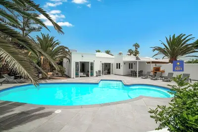 Image de Vistamar - Playa Blanca with Private Pool, Jacuzzi, Air Con and Sea Views