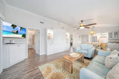 Image de Sandpiper Beach #504 is a Beachfront Vacation Rental on Sanibel Island
