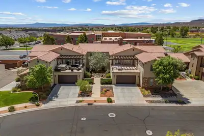 Image de Grand Elite Retreat -  2 side by side units, sleeps 62! Pool, Hot Tub, Resort.