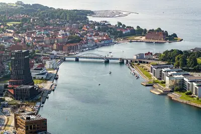 1 Room Apartment 60m From the Harbor