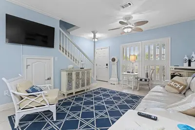 Image de Beau Claire 2br Long Beach condo with gulf views, steps to beach, Pool