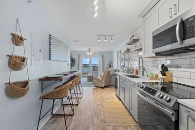 Image de Docks on Old River 14a: Waterfront 2br Condo w\/ Community Pool