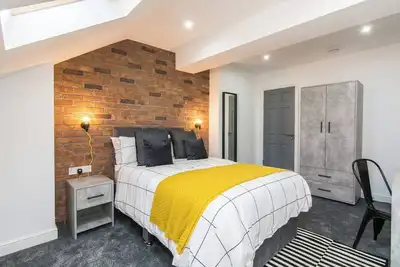 Image de Charming 5 Bedroom 5 Bathroom House • Great Location • Free Parking • Fast WiFi