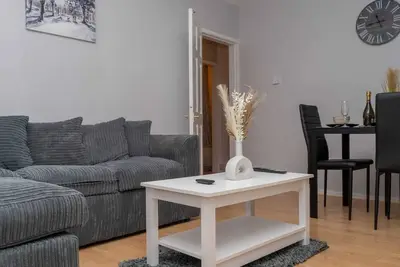 Comfy Home with Parking