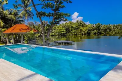 Image de 4 Bedroom Private Lake Front Villa in a 30 Acres of Ceylon Cinnamon Estate