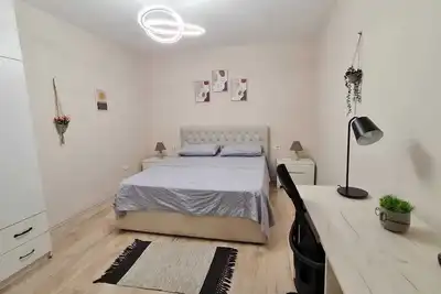 Image de Downtown Boulevard apartment with a cute balcony