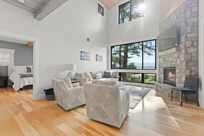Image de Spacious Luxury Lake House on Lake George