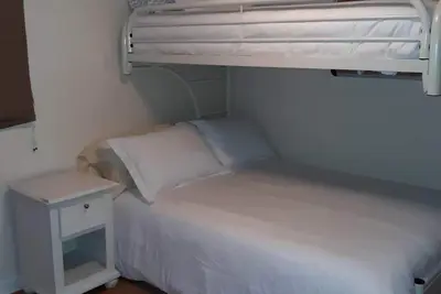 Image de Charming 2-bedroom apartment in serene Oak Island with Ac, WiFi