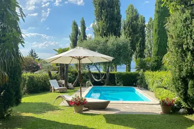 Image de Villa Bionda - Détendez-vous dans la piscine privée face au lac