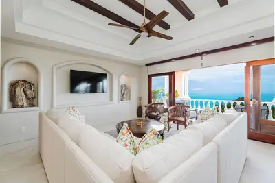 Image de Gorgeous 3-bedroom Penthouse Condo with Panoramic Views!