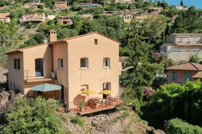 Image de Théoule-Sur-Mer Villa rénovée nichée dans un écrin de verdure à 300m des Plages