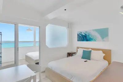 Image de Ocean View, divided room.