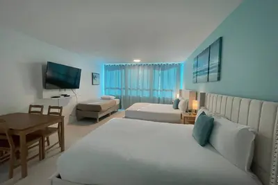 Image de Bay views -2 queen beds & Twin Bed + Free Valet Parking & Pool Access