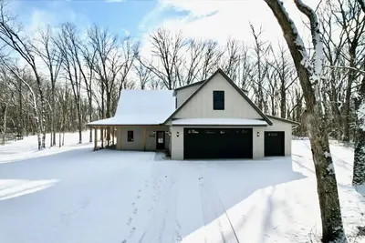 Image de The Oaken House - A brand new home on Otter Tail Lake 700 ft of Sandy Beach!