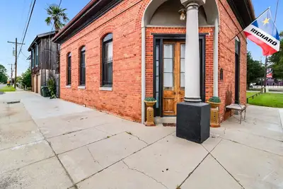 Image de Dt Scott-Two Historic Units: Old Bank + Studio