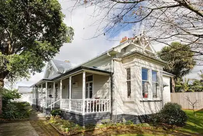 Image de Timeless Treasure - family retreat with garden