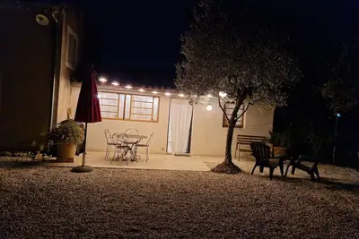 Monteux, dans mas provençal à  30 mn du Mont Ventoux, appartement confortable.