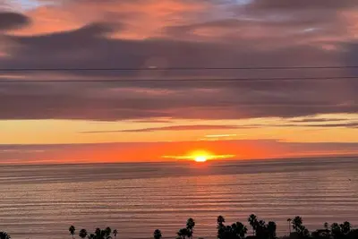 Image de Ocean view 3-bedroom house in Cardiff by the Sea. 5 min walk to  beach and shops