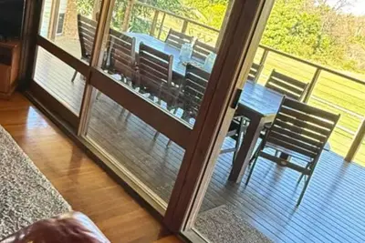 Image de Deckhouse Surfside - Spacious Family Home with Beach Access