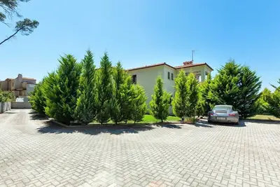 Image de Superior 3br Villa with Garden View & Modern Comforts