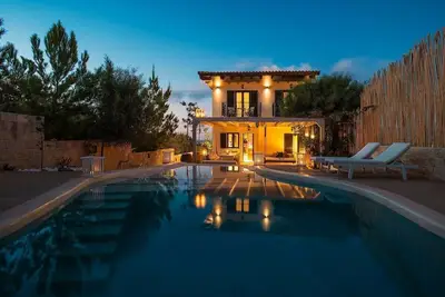 Image de Luxurious 4-Bedroom Villa with Stunning Sea Views