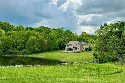 Image de Gorgeous Rural Escape on 14 Acres with Pond