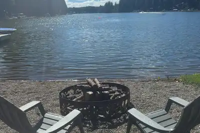 Image de Lakehouse with hot tub and gourmet kitchen perfect all seasons for relaxing
