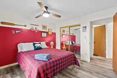 Image de Lakefront 2-bedroom 2 bath condo, 1 of 3 condos available. Unit 963