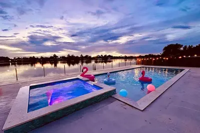 Image de Miami Lakefront Paradise! 5 Beds, Heated Pool