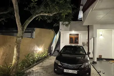 Charming upper level 2-bedroom house in tranquil Panadura with WiFi, Ac