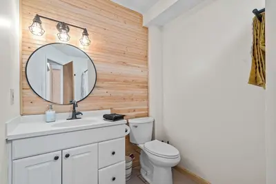 Image de Lakefront 2 bedroom 2 bath condo on Lake Keowee. 1 of 3 available units. Unit 967