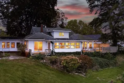 Image de Historic Lakefront Home with Amazing Views of Lake Erie!