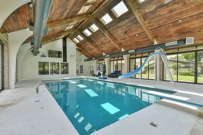 Image de Spacious Getaway House with Indoor Pool and Golf Course Views