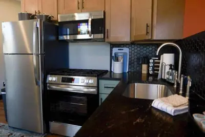 Image de Downtown Modern Cityscape Apartment at The Victorian: Close to it All