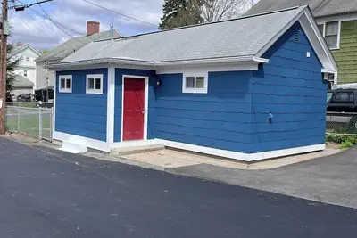 Image de Charming single family Cottage w fenced in yard, pet friendly, fenced yard