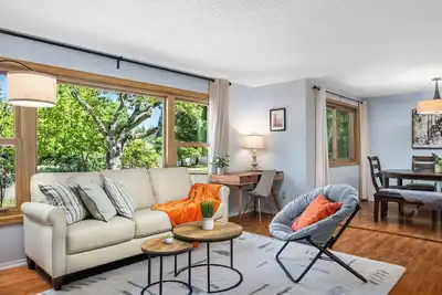 Image de Single Level Home w/ Fully Fenced Backyard and Bbq