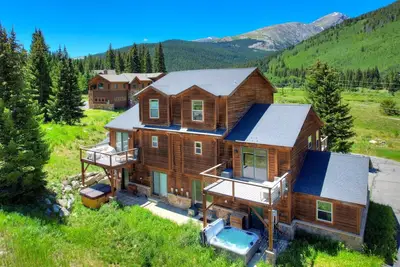 Image de New Quiet Pines: Amazing Hot Tub, 10 Minutes to Breck