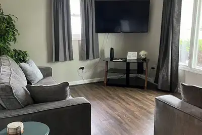 Image de Charming 2-bedroom duplex in the heart of Titletown - 7 min walk to Lambeau