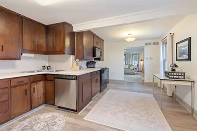 Image de ina&Ethel- A Kokomo Indiana 1920's Bungalow style remodeled home.