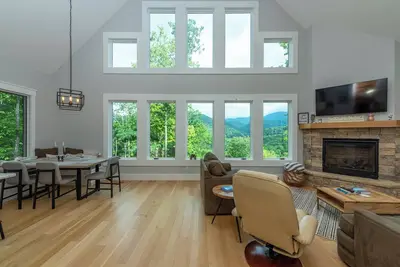 Image de Eagle View | Screened Porch, Chef's Kitchen & Stunning Views!