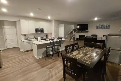 Image de 5-bedroom 4-bathroom big spacious residence