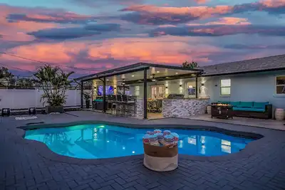Image de House with Heated Pool and Outdoor kitchen close to Siesta Key Beach! !