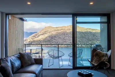 Image de 4br Home: Panoramic Views & Modern Amenities